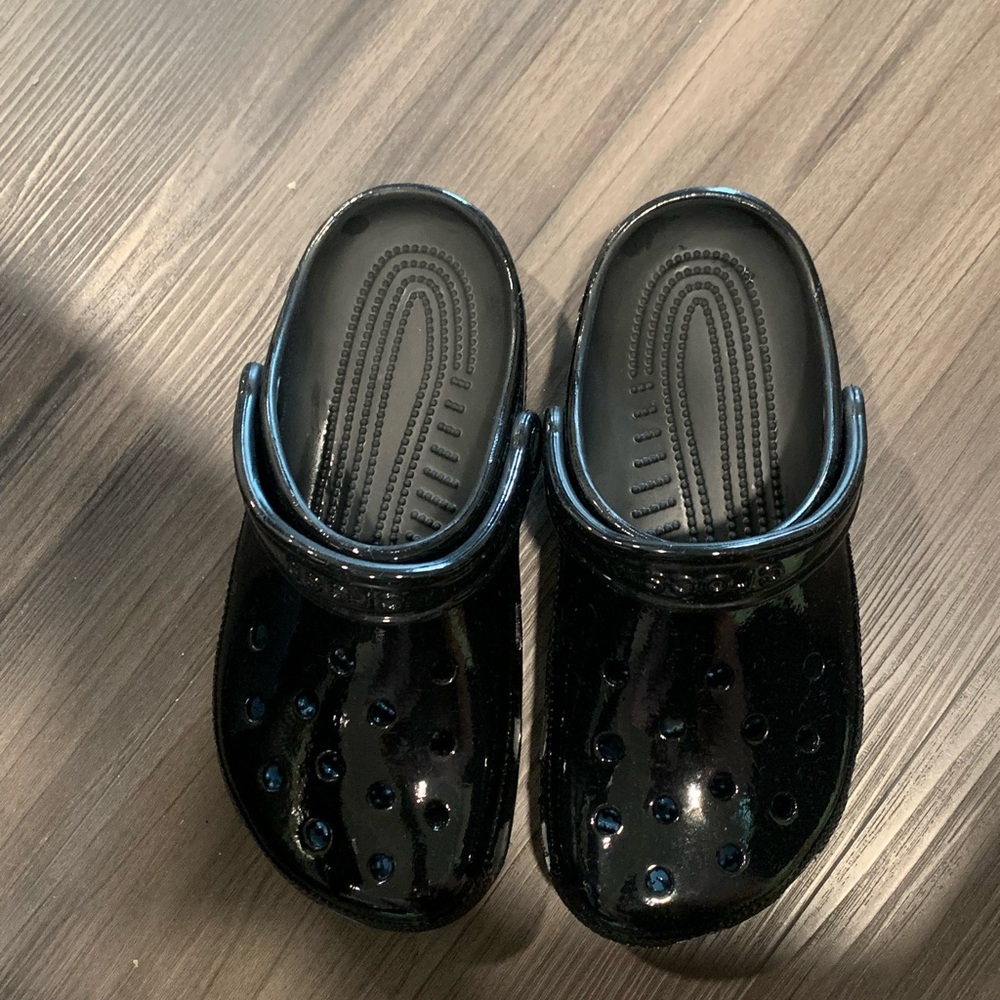 Black high shine Crocs Size 8 women’s (6 men’s)